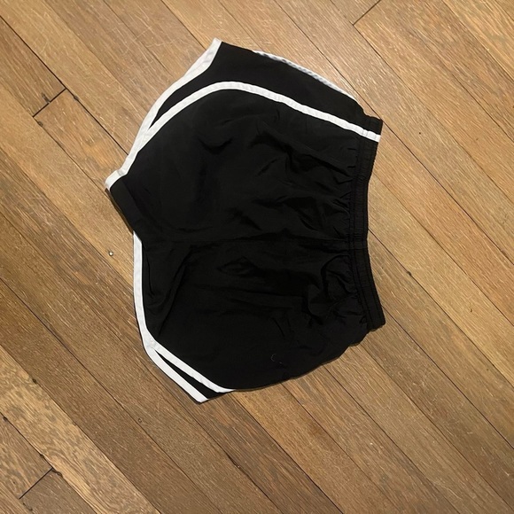 Nike dry fit shorts - Picture 2 of 2